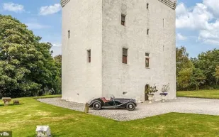 قلعة ملكية من القرن الـ 15 للبيع في اسكتلندا بسعر مليون جنيه استرليني