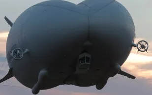 بطول ملعب كرة قدم.. تعرف على طائرة إيرلاندر 10 الأعجوبة الجوية الأكبر في العالم!