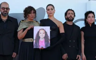 جائزة الأسد الفضي بمهرجان فينيسيا تذهب لفيلم هند رجب (تفاصيل)