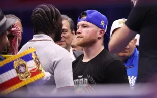 كانيلو في مواجهة كروفورد.. نزال تاريخي على اللقب الموحد