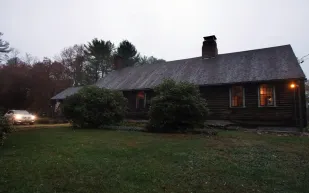 هل تجرؤ على اقتنائه؟ عرض منزل رعب  شهير للبيع في مزاد