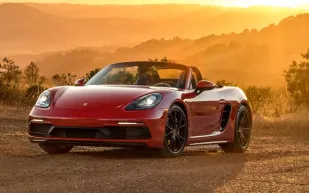 بورشه 718 الجديدة تحافظ على محركات الوقود رغم خطة الكهرباء (فيديو)