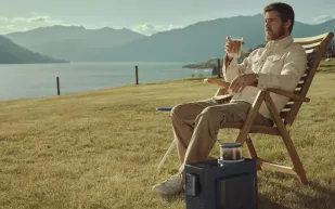 حملة Perfetto تجمع براد بيت وDe’Longhi في تجربة قهوة فاخرة (فيديو)