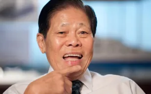 ملياردير آسيوي يقلب الموازين.. ستة أحفاد يطرقون نادي المليارديرات