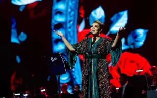 موسم جدة يحتضن ليلة طربية مع عبادي الجوهر وأسما لمنور (فيديو)