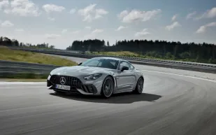 مواجهة بين Porsche 911 GT3 RS وMercedes AMG GT 63 PRO.. من يحسم نزال الفخامة والأداء؟