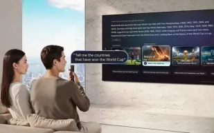 Samsung تعزز تجربة المشاهدة بذكاء غوغل ومايكروسوفت في أحدث شاشاتها الذكية