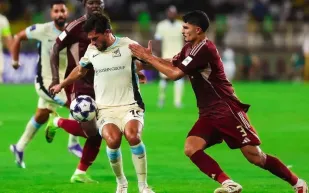 رغم تألق راكوفيتش.. الاتحاد يسقط أمام الوحدة الإماراتي بهدف قاتل (صور)