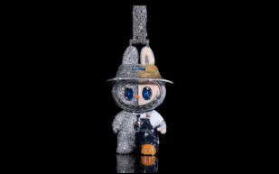 صائغ صيني يثير الجدل بقطعة "Labubu" مرصعة بالألماس (صور)