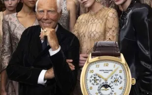 من القماش إلى الذهب.. كيف جسّدت ساعة فاخرة فلسفة جورجيو أرماني؟