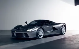 مزاد سويسري يعرض فيراري "لافيراري" نادرة بطلاء Grigio Ferro Metallic