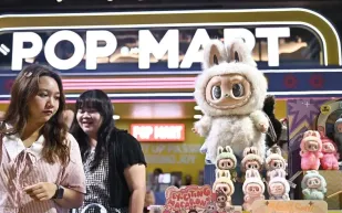 أسهم Pop Mart تتراجع بشكل حاد.. هل انتهى بريق Labubu؟