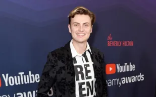 قصة يوتيوبر اشترى بوجاتي مزيفة عبر الإنترنت