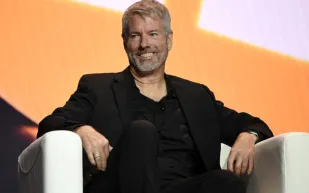 قفزة بمليار دولار في ثروة مايكل سايلور بعد إدراجه ضمن مؤشر الأثرياء