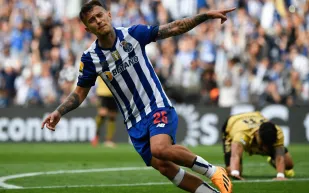 القادسية يضم أوتافيو رسميًا من النصر في صفقة مفاجئة (فيديو)