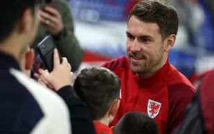 ما قصة لعنة أهداف آرون رامسي التي يصاحبها وفاة مشاهير؟