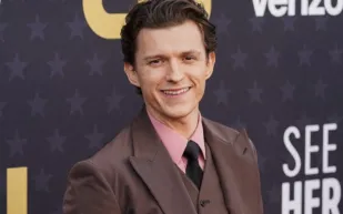 توم هولاند يروّج للعب في فيلمه الجديد "Never Stop Playing" (فيديو)