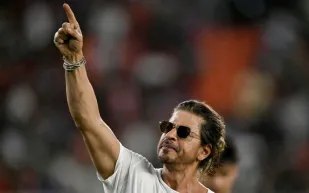 بـ876 مليون دولار.. شاروخان يتفوق على جورج كلوني وبراد بيت