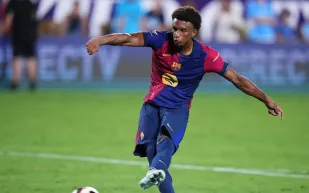 برشلونة يعلن تفاصيل إصابة أليخاندرو بالدي خلال تدريبات الفريق