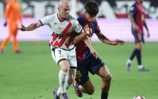 برشلونة ينجح في تسجيل مارك بيرنال في قائمة الفريق الأول