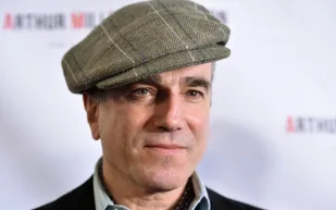 بعد غياب 8 سنوات.. دانيال داي لويس يؤكد أنه لم يعلن اعتزاله التمثيل ( فيديو)