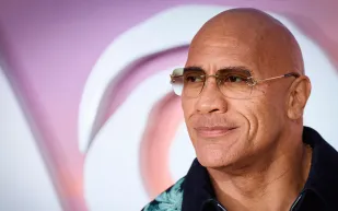 دواين جونسون يثير "ضجة أوسكار" بفيلمه "The Smashing Machine" في مهرجان فينيسيا السينمائي