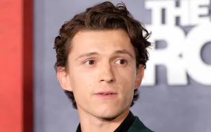 تصوير سبايدر مان يتوقف بعد إصابة توم هولاند.. والتكلفة صادمة (فيديو)