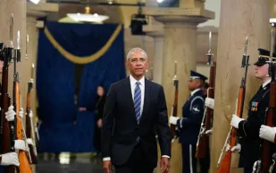 باراك أوباما يفوز بجائزة إيمي الثالثة عن سرد "Our Oceans" (فيديو)