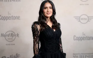 عيد ميلاد سلمى حايك الـ59:جمال لا ينتهي وثروة تثير الفضول 