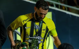 إصابة كريم بنزيما تربك استعدادات الاتحاد قبل مواجهة الفتح