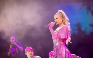 لماذا رهنت باريس هيلتون قصرها بعد شهر فقط من شرائه؟