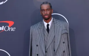 ساعة "Rolex Daytona "Barbie ترافق نجم الـNBA شاي ألكسندر