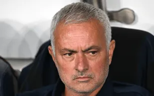 بعد إقالته من تدريب فنربخشة.. هل يعود مورينيو  إلى بنفيكا بعد 25 عامًا؟ 