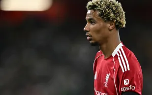  هوغو إيكيتيكي يثير الجدل بعد تصوير نفسه أثناء القيادة (فيديو)