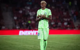 لامين يامال يرد على انتقادات فليك بعد تعادل برشلونة (فيديو)