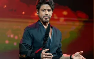 شاروخان وراني موكرجي يحتفلان بجوائز السينما الوطنية بأغنيتهما الشهيرة (فيديو)