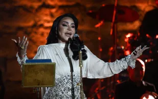 أحلام تشدو بأجمل ألحانها في الخبر احتفالًا باليوم الوطني السعودي (فيديو)