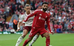 "احترموا أبطال الدوري".. محمد صلاح يدافع عن زملائه السابقين في ليفربول