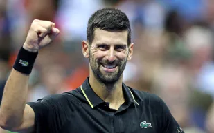 نوفاك ديوكوفيتش يحقق إنجازًا تاريخيًا جديدًا في الـ US Open (فيديو)