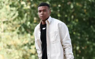 مبابي يقتحم عالم الكوميديا بمشروع جديد مع فنان جزائري