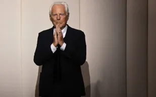 كيف ودّعت إيطاليا مصممها الأشهر جورجيو أرماني؟ (فيديو)