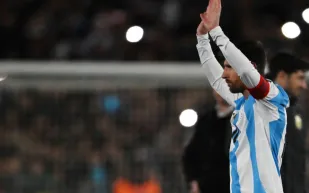 بعد اعتزاله اللعب الدولي.. كم تبلغ ثروة ميسي الحالية؟