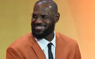  ليبرون جيمس يستعرض مجموعة ساعات فاخرة بقيمة 1.92 مليون دولار