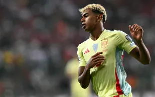  حملة مدفوعة تثير الجدل في سباق الكرة الذهبية 2025.. فماذا حدث؟