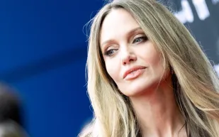 دموع أنجلينا جولي تثير التساؤلات في مهرجان تورونتو: ما السبب؟