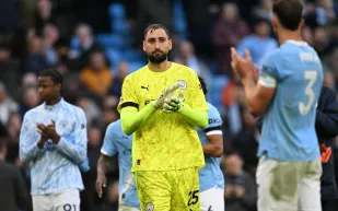 من باريس إلى المجد.. دوناروما يتألق مع السيتي ويحصد جائزة ياشين للمرة الثانية