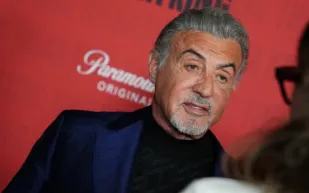 سيلفستر ستالون يتألق بساعة رولكس دايتونا نادرة.. سعرها خرافي