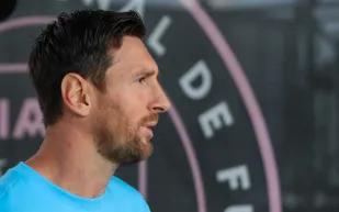 ساعة باتيك فيليب نوتيلوس تزين معصم ميسي وتخطف أنظار عشاق الفخامة