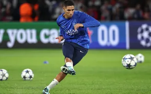 حكيمي يراهن على قوة فريقه في مباراة باريس سان جيرمان ضد برشلونة