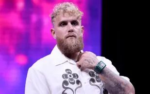 جيك بول يتألق بساعة Jacob & Co بـ5.5 مليون دولار قبل نزاله مع ديفيس